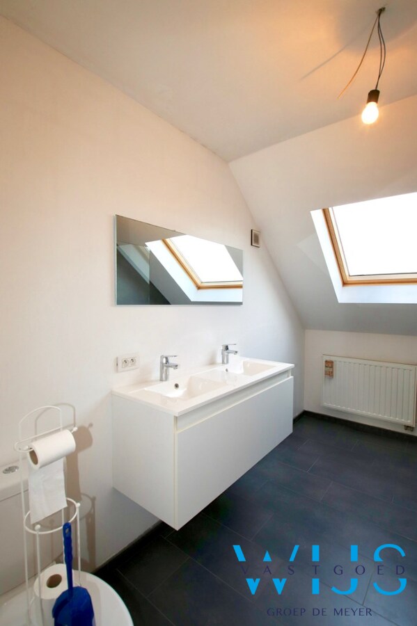 Energiezuinig 2 slaapkamerappartement met garage te Rieme! 