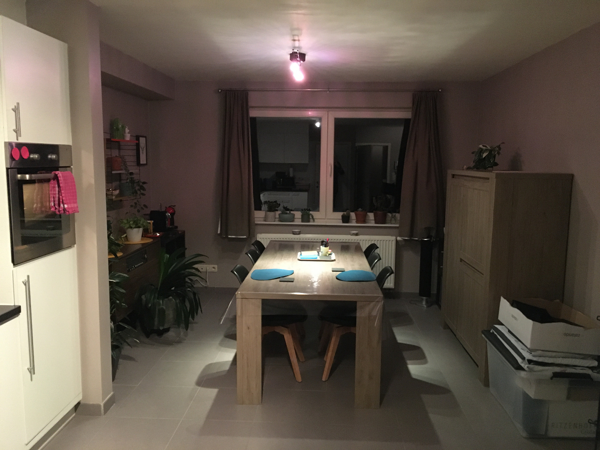 Ruim 2 slaapkamer appartement mét garage 
