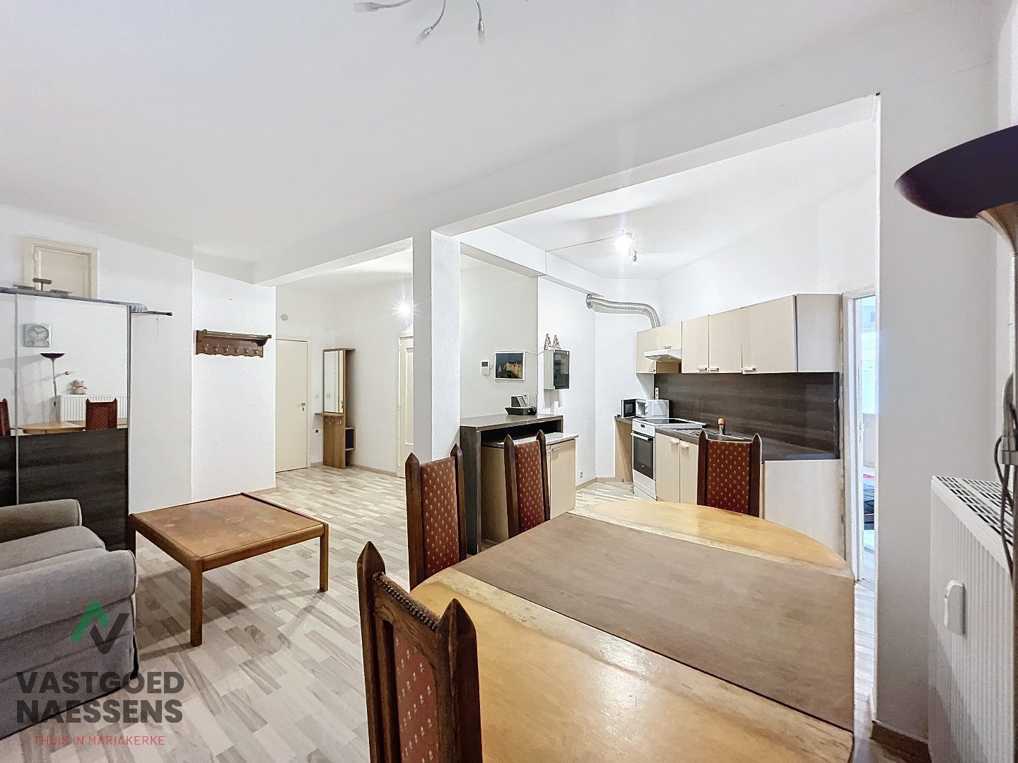 Commerce avec habitation près de la digue 