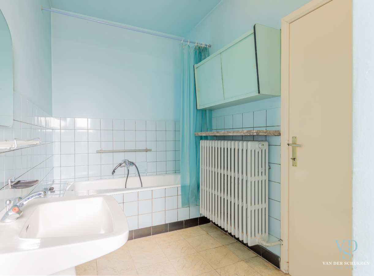 Degelijke, bijzonder ruime woning te Dikkelvenne. 