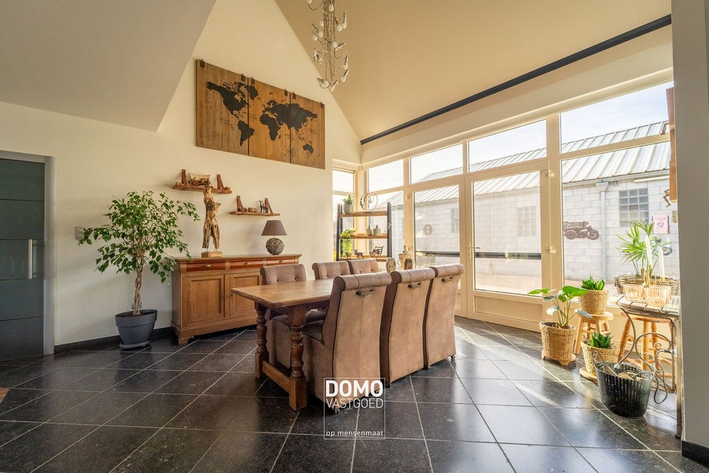 RUIME WONING VAN BOUWJAAR 2008 MET EPC LABEL B, 3 SLAAPKAMERS EN EEN HANGAR TE DIEPENBEEK 