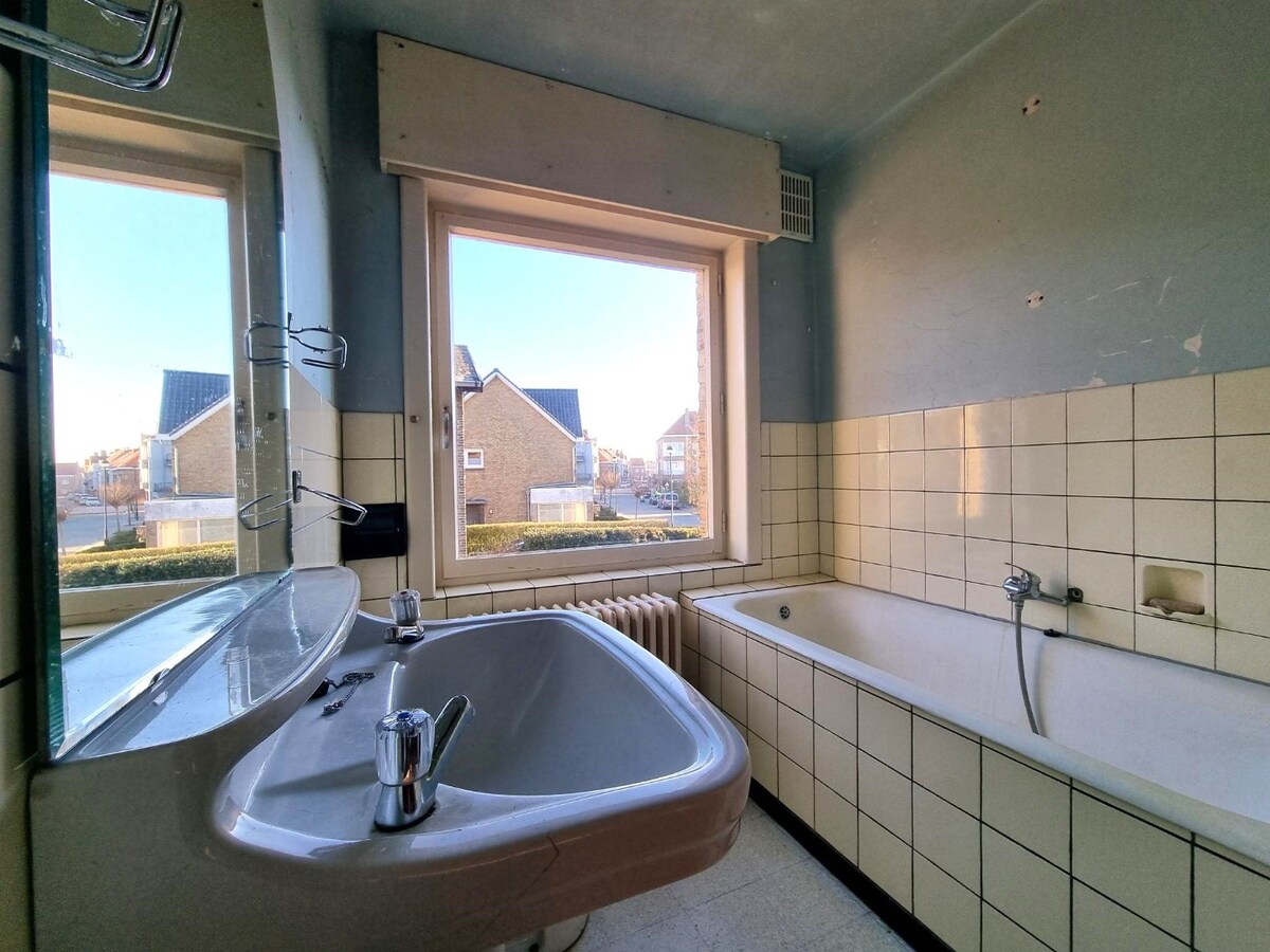 Zeer goed gelegen, te renoveren halfopen bebouwing - Heist 