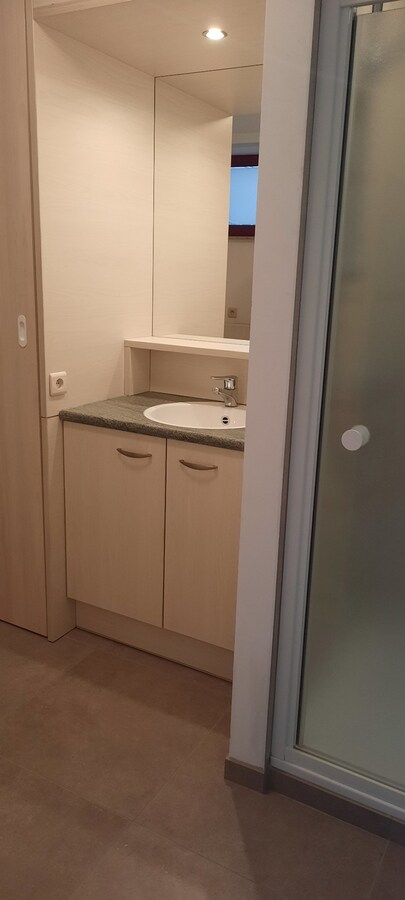 comfortabel appartement op de gelijkvloerse verdieping met 2 slaapkamers. 