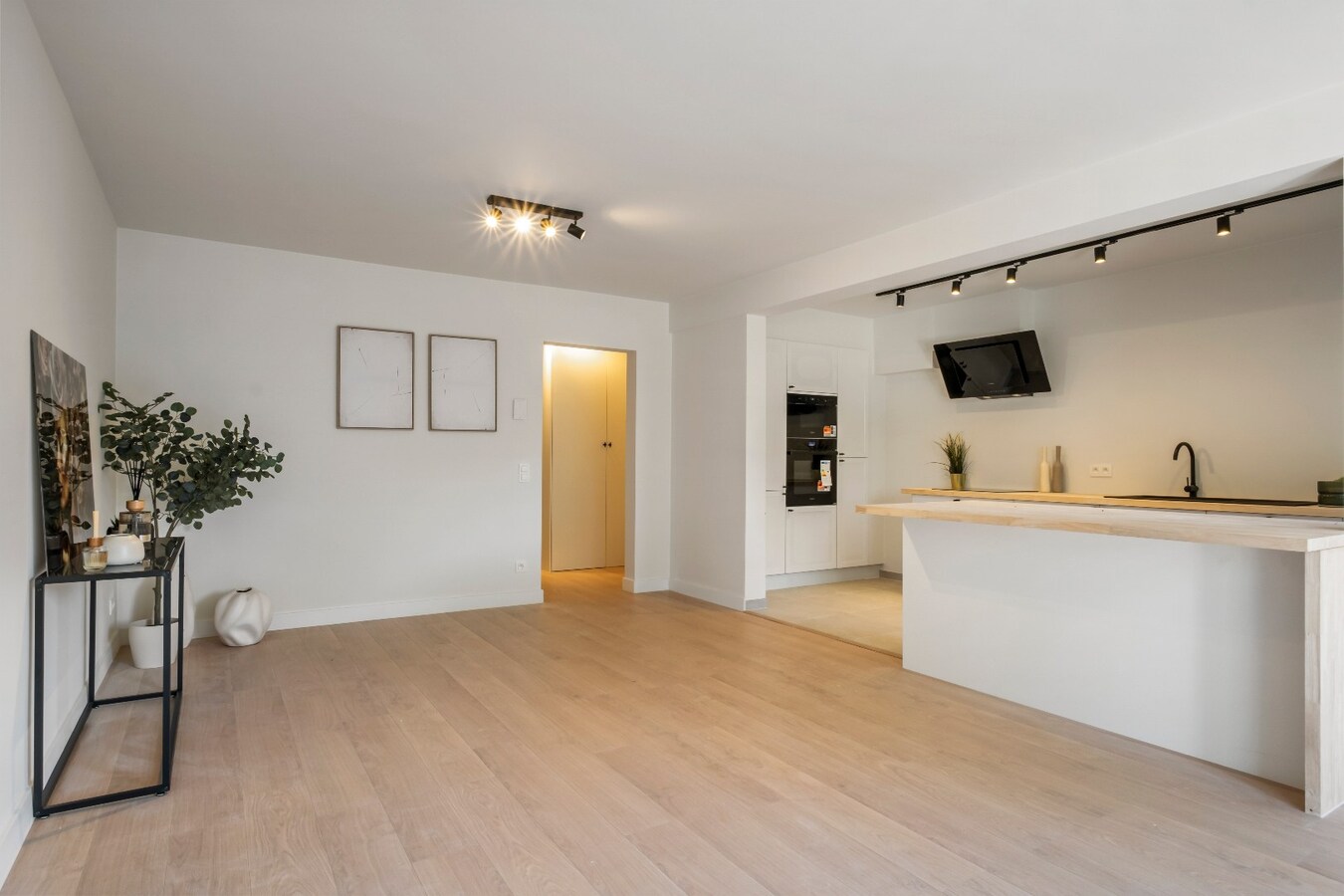 TOPLIGGING : Gelijksvloers appartement met 2 terrassen nabij de Leie te Kortrijk ! *** NONO INSPIRED *** 