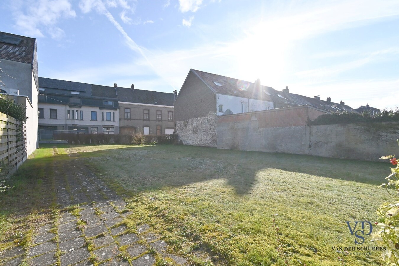 Bouwgrond voor Half Open met bijgebouw. 