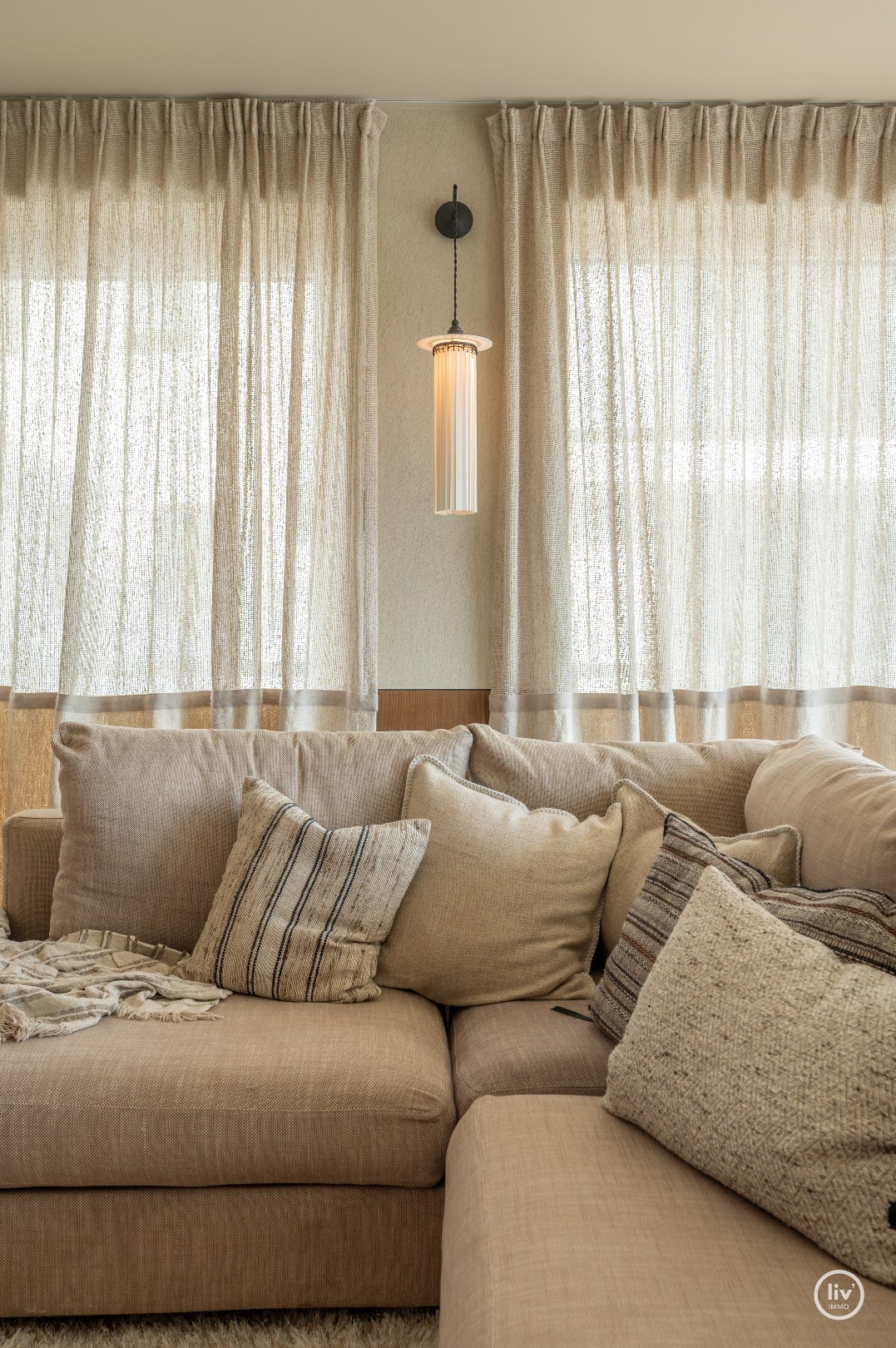 Appartement d'angle entièrement rénové et de haute qualité dans une résidence de standing au cœur du Zoute. 