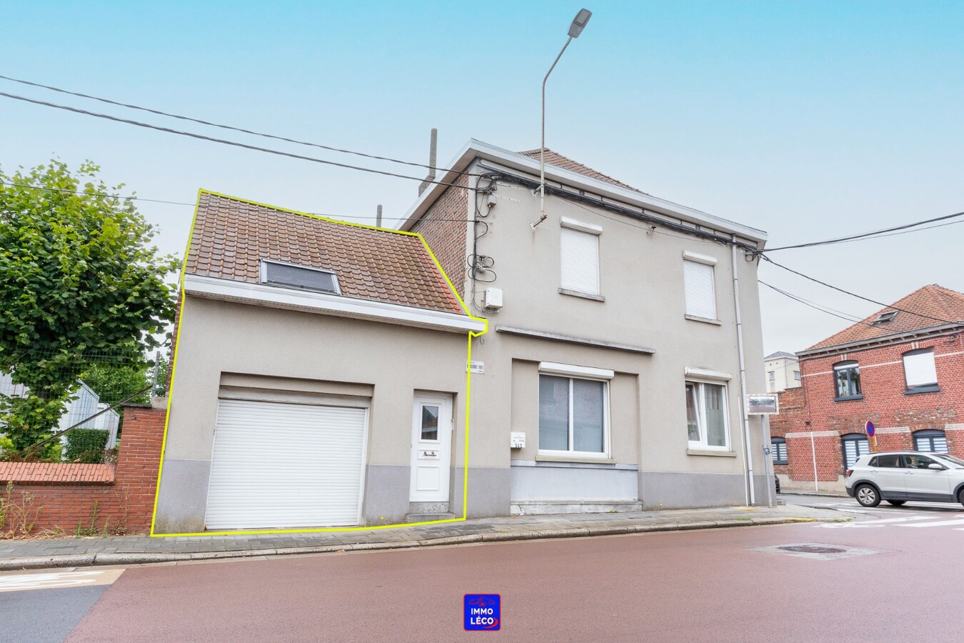 Espace de stockage de +/- 50m² avec emplacement pour une voiture 