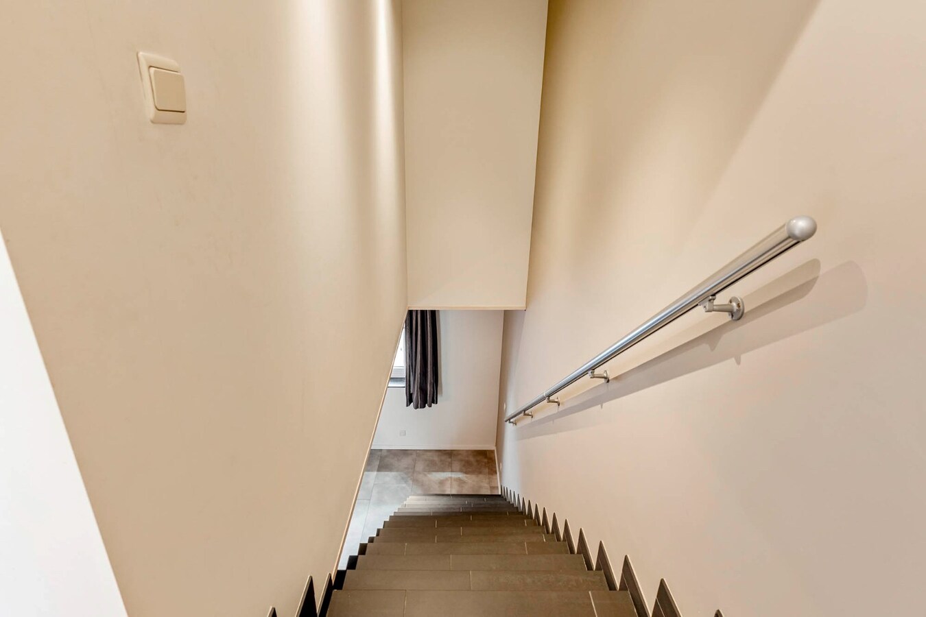 Energiezuinig 1-slaapkamerappartement met private toegang en knusse patio, centrum  Opglabbeek - interessante investeringsopportuniteit. 