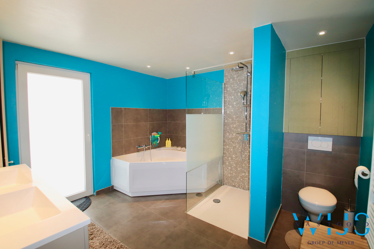 Instapklare gezinswoning met ZUIDgerichte tuin te Evergem! 