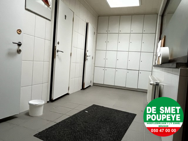 Handelsruimte met opslagplaats 