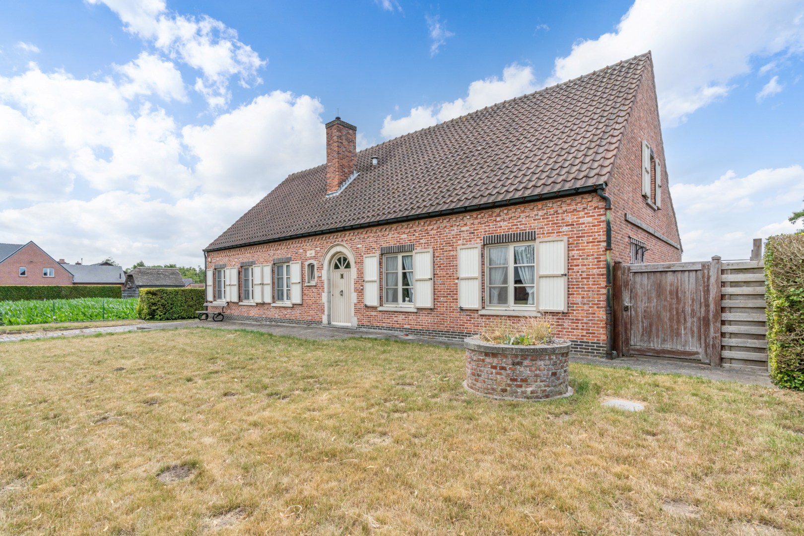 Ruime gezinswoning met 5 slaapkamers en 319 m² bew. opp. te Westerlo! 