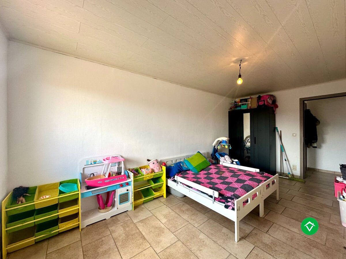 Instapklaar appartement met terras en 3 slaapkamers in een rustige wijk te Eernegem 