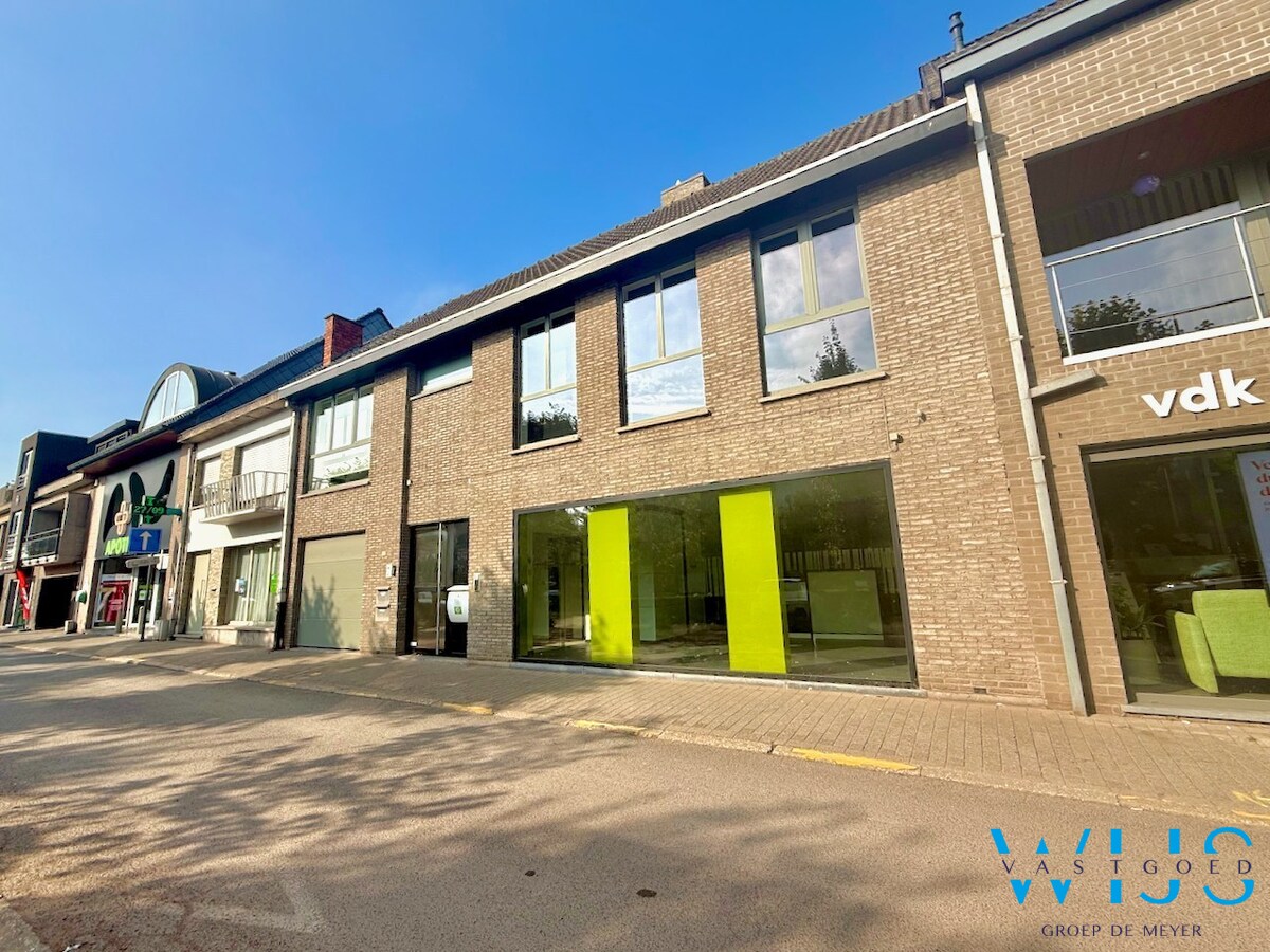 Ruim handelspand in de hoofdstraat van Ertvelde ! 