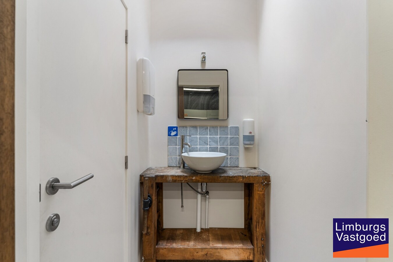 Commercieel uitstekend gelegen investeringspand bestaande uit winkel + duplex 