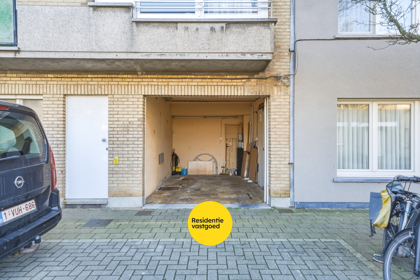 Opbrengsteigendom met 4 (vergunde) appartementen en garage te Bredene - Rendement 6,12% 