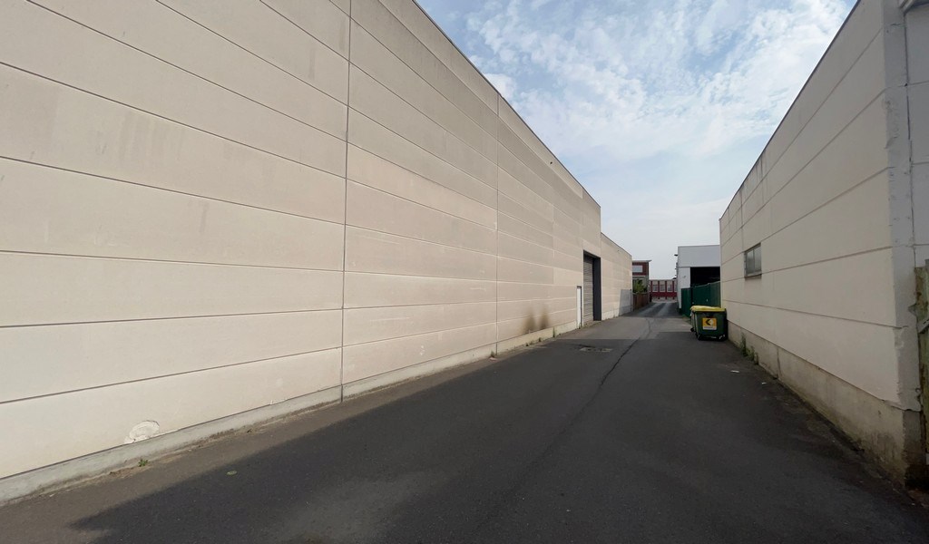 Gerenoveerde magazijnen te huur aan A12 in Wilrijk