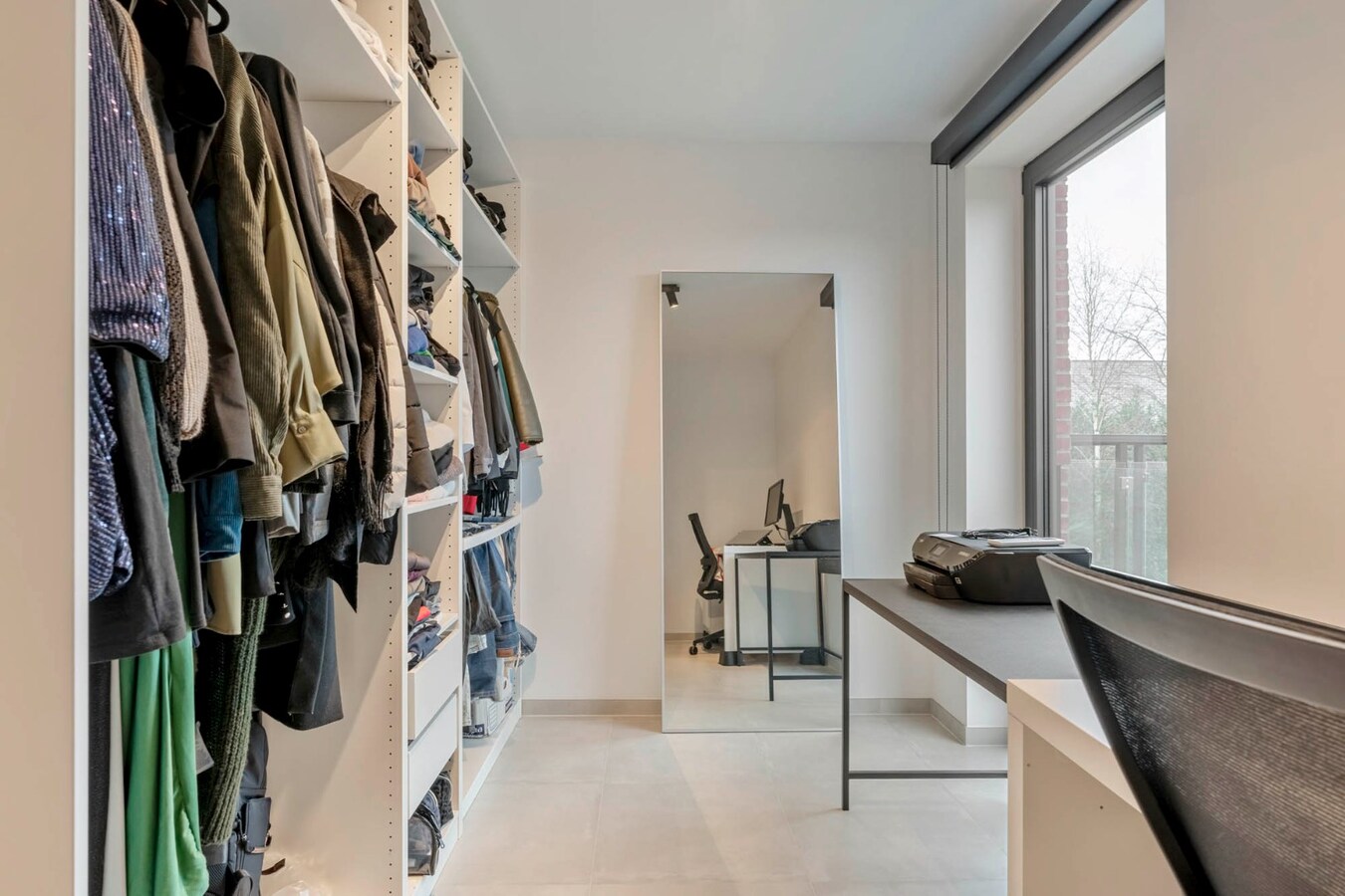 Recent duplex appartement met 2 slaapkamers en garage. 