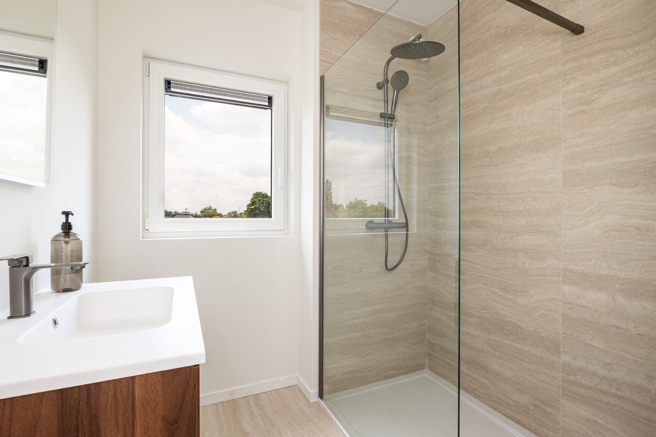 Gerenoveerd energiezuinig appt met 2 slpk te Kontich! 