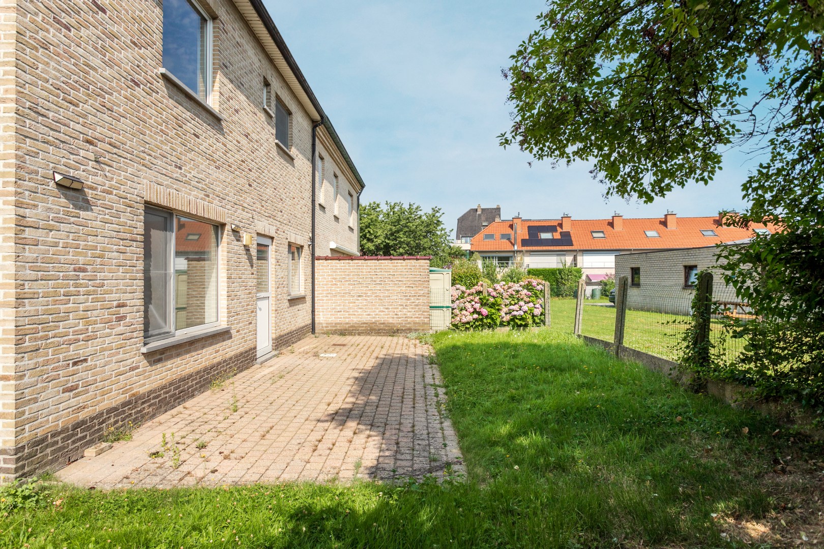 Verzorgde woning met 3 slpk, tuin en garage te Halle 