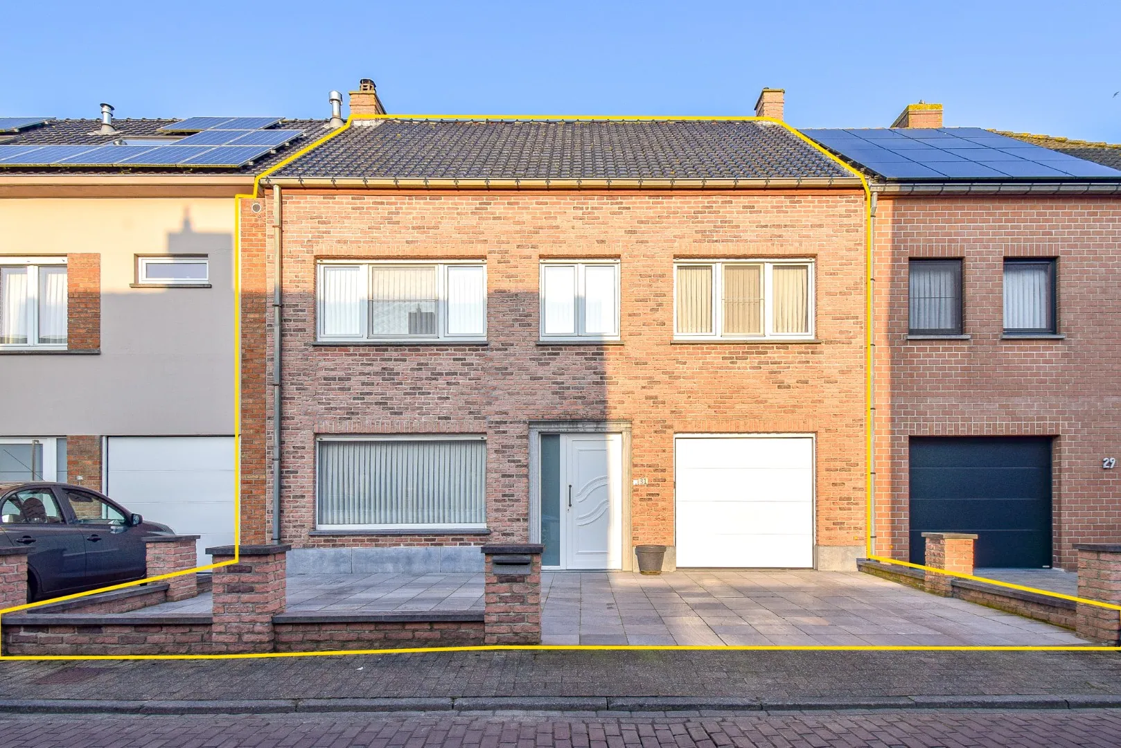 Instapklare woning met 4 ruime slaapkamers op centrale ligging te Gistel