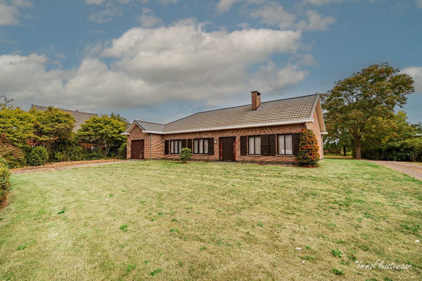 Vrijstaande woning met bijgebouw op 1 ha (Aankoop extra aanpalende ca. 2 ha mogelijk) te Heist-op-den-Berg 
