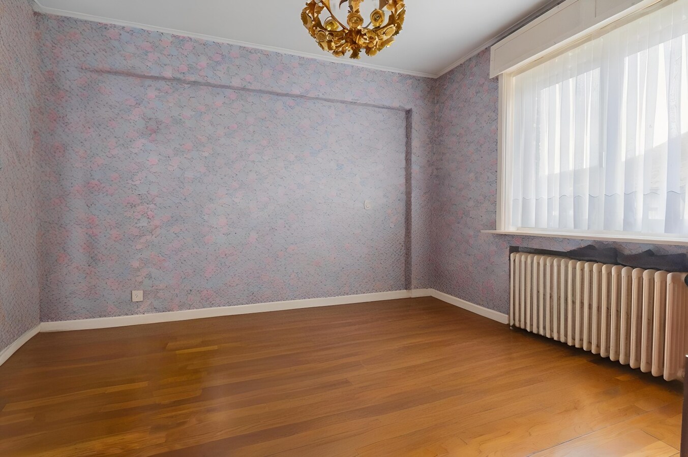 Villa érigée sur 1436m² avec garage, parking et grand jardin, secteur prisé "La Coquinie" !! 