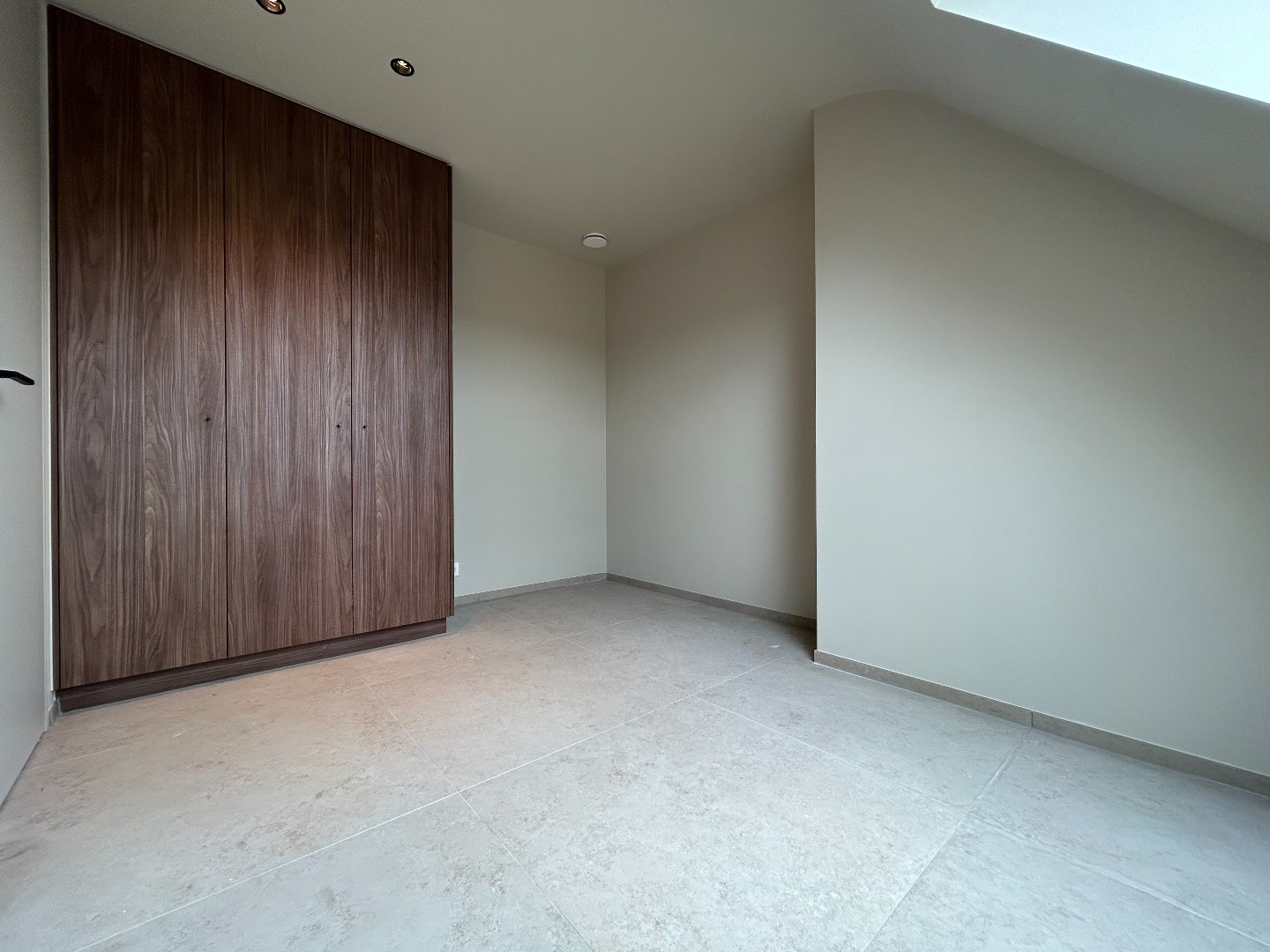 Prachtig dakappartement met 2 slaapkamers, nabij de markt van Geel! 