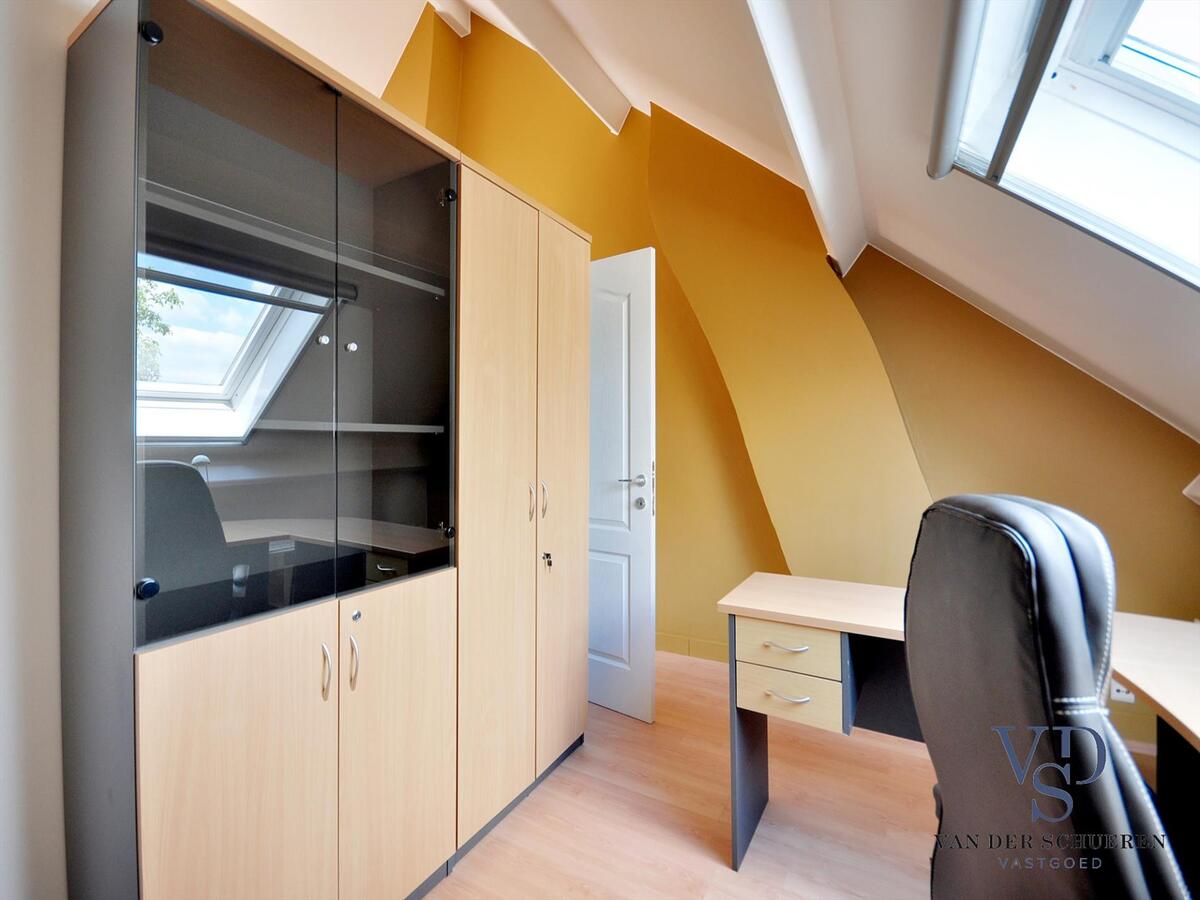 Hippe woning  op amper 350 m van het  UZ !   TOPPER !! 