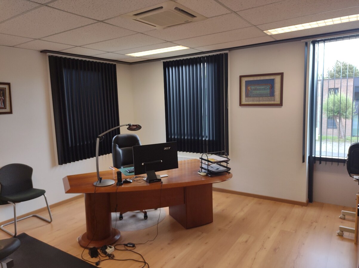 Uniek, functioneel en onmiddellijk instapklaar kantoor op toplocatie in President Kennedypark te Kortrijk 