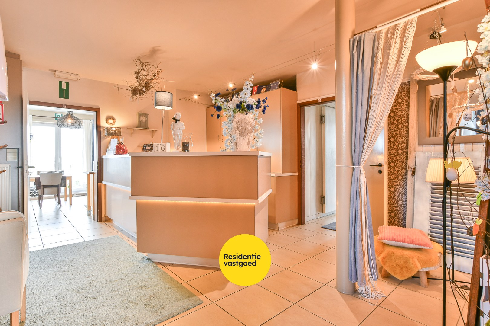 Unieke investeringskans: karaktervol hotel met 18 kamers &amp; woonmogelijkheden te koop! 