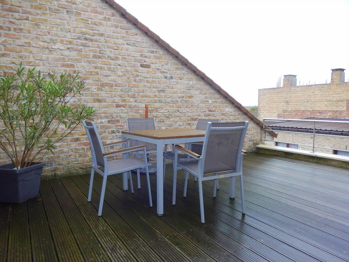 Gezellig ruim 2 slaapkamerappartement met ruim terras 