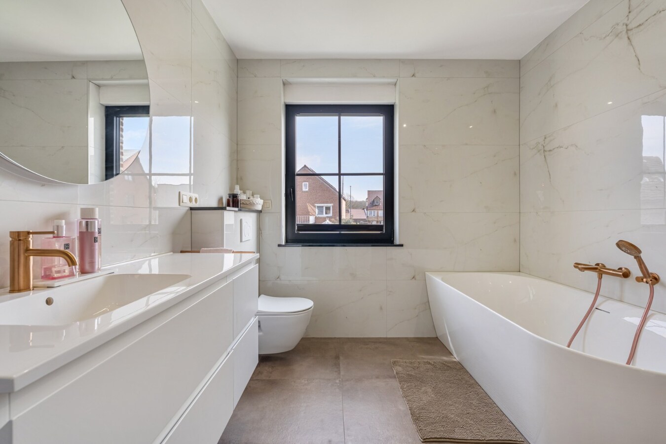 UNIEK VASTGOEDAANBOD! Kwaliteitsvolle pastorijwoning met duurzame technieken en uitzonderlijk wooncomfort 