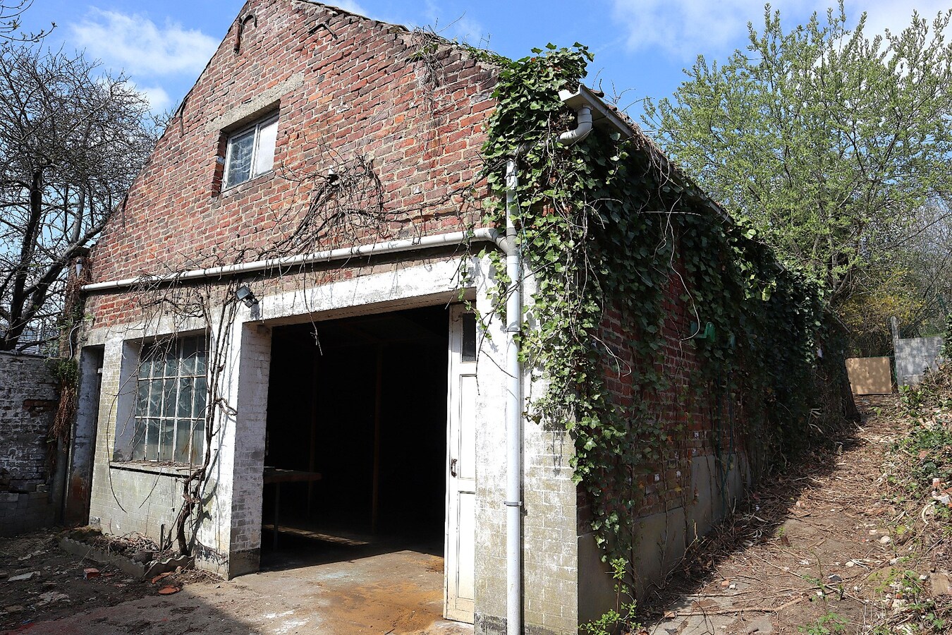 Te renoveren woning met magazijn/loods te Kessel-lo 