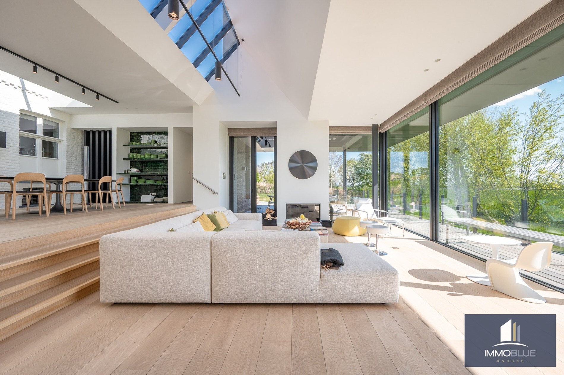 Uniek eigendom met adembenemende zichten gelegen op een perceel van ongeveer 3000 m². 