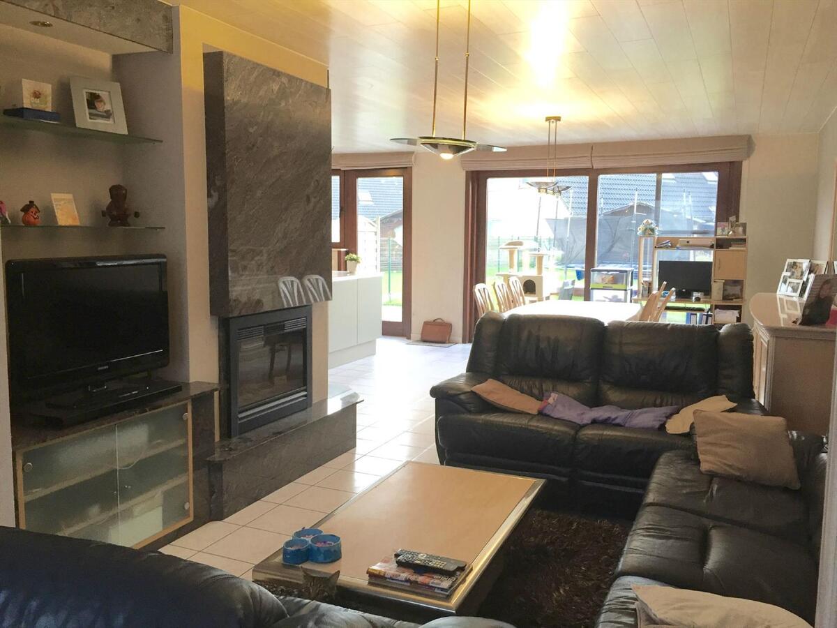 INSTAPKLARE MOOIE WONING MET GARAGE EN ZUIDGERICHTE TUIN 