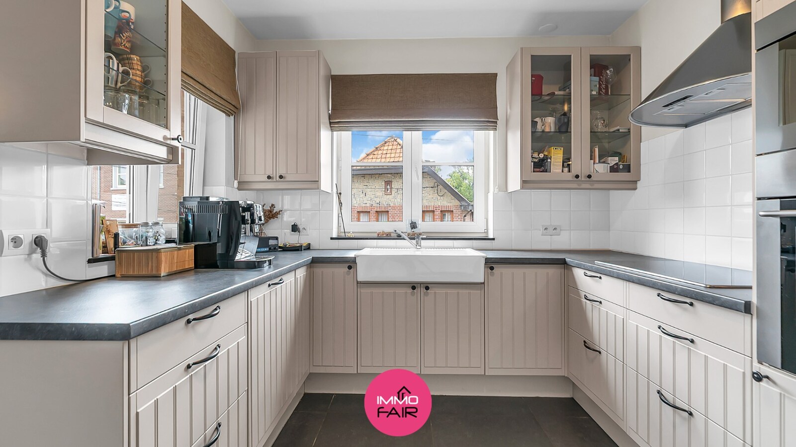 Ruim duplex appartement met privatief terras en garage in Hees 