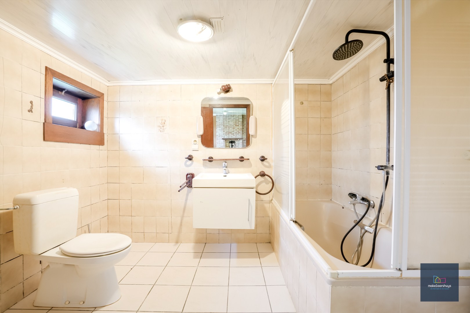 Ruime  halfopen bebouwing  met  zonnige tuin, terras en garage in Waarschoot 