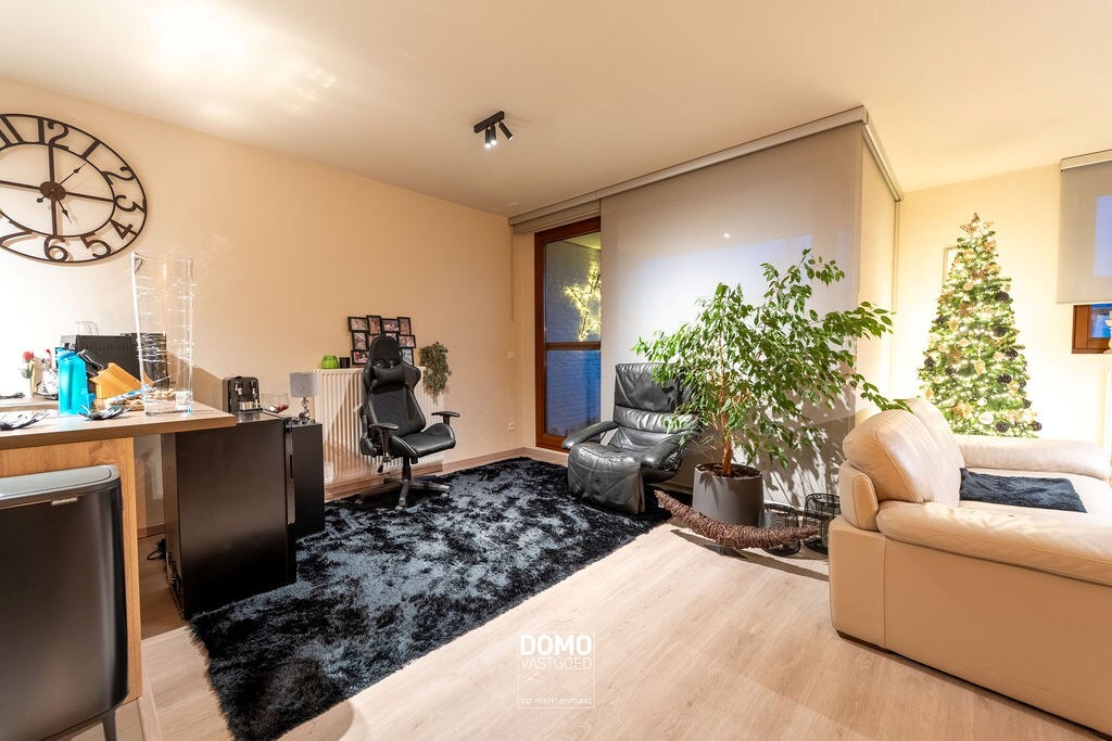 STIJLVOL EN INSTAPKLAAR TWEE SLAAPKAMER APPARTEMENT MET RUIM TERRAS IN BILZEN-HOESELT 