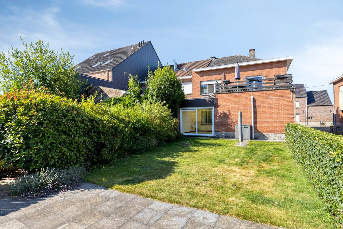 Gelijkvloers appartement met 2 slaapkamers, terras en tuin 