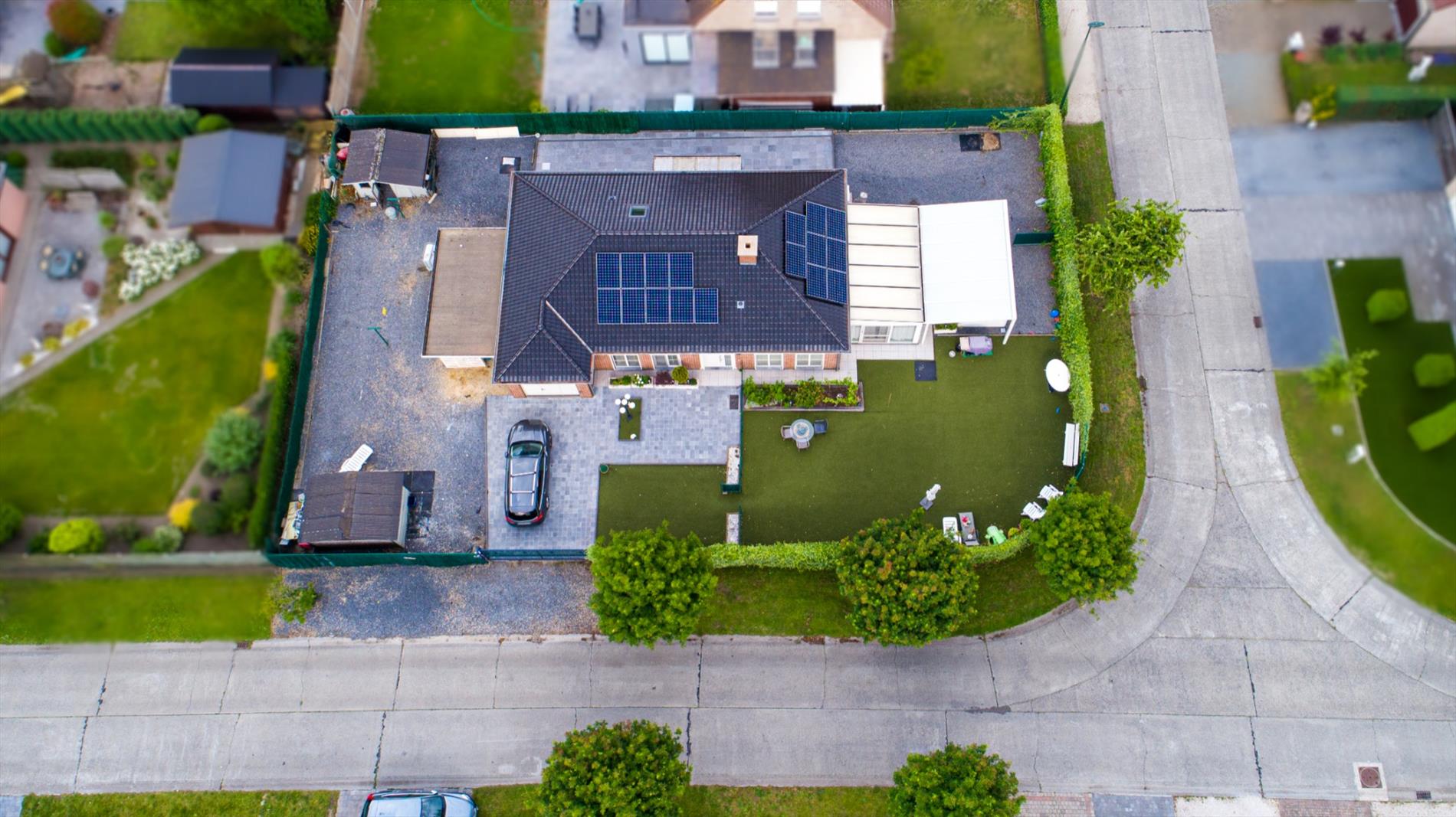 Totaal vernieuwde bungalow met  3 slpks, garage en tuin  rustig gelegen te Ertvelde 