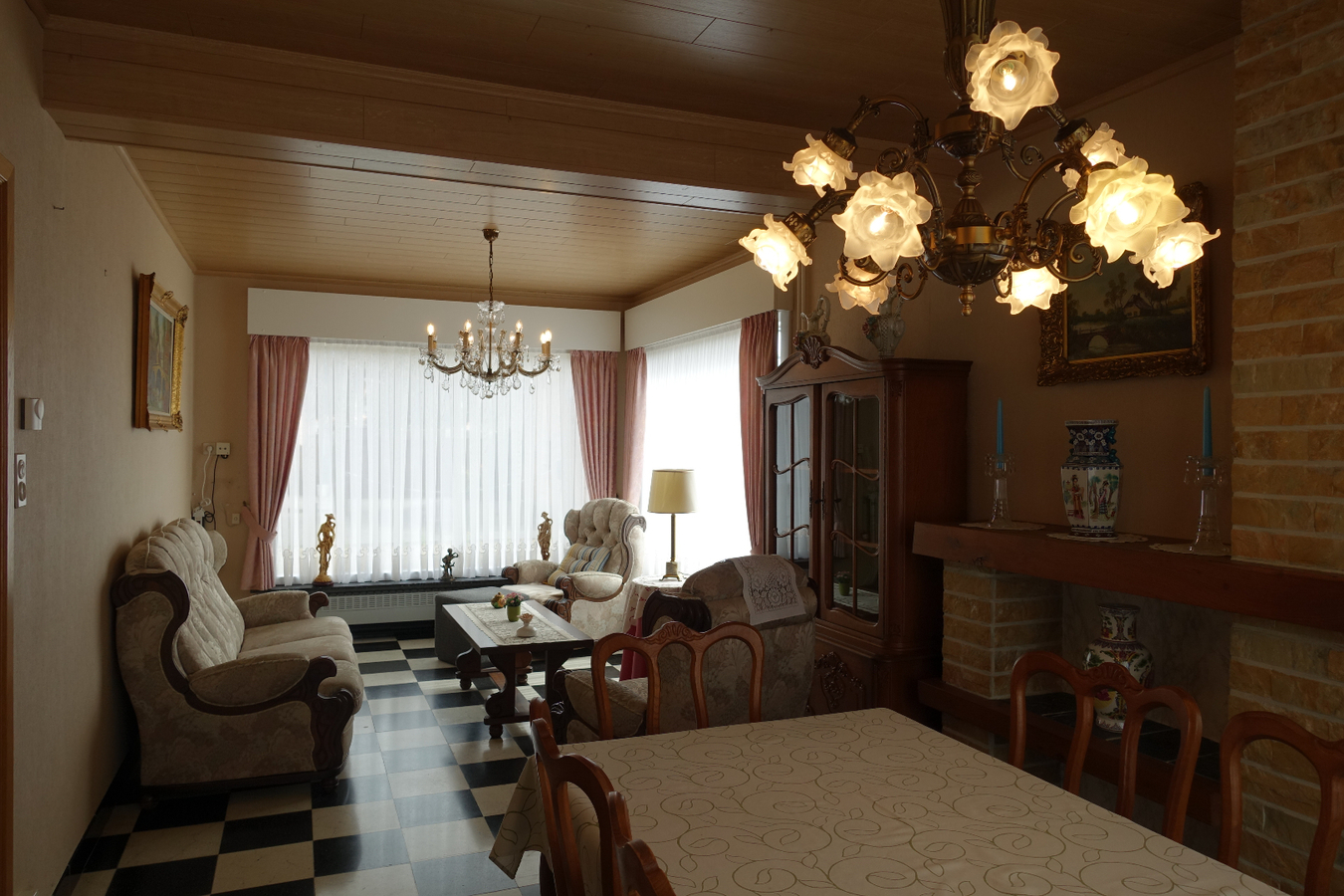 Karaktervolle villa met grote tuin op unieke locatie 