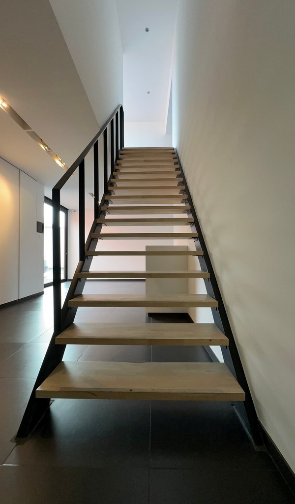 Handelspand met garage te koop in Merelbeke-Melle