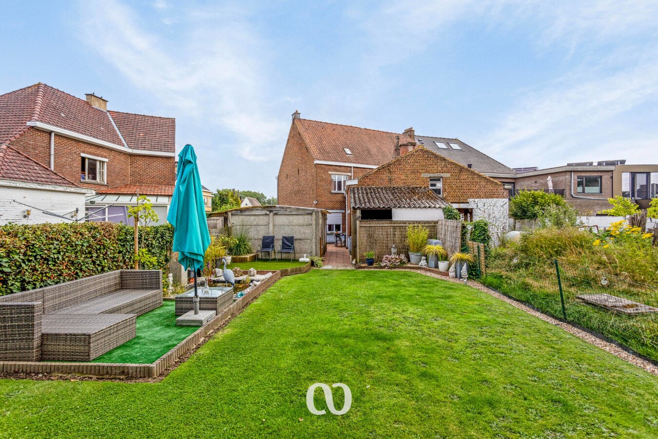 Op te knappen woning met 3 slaapkamer, oprit en garage op toplocatie 