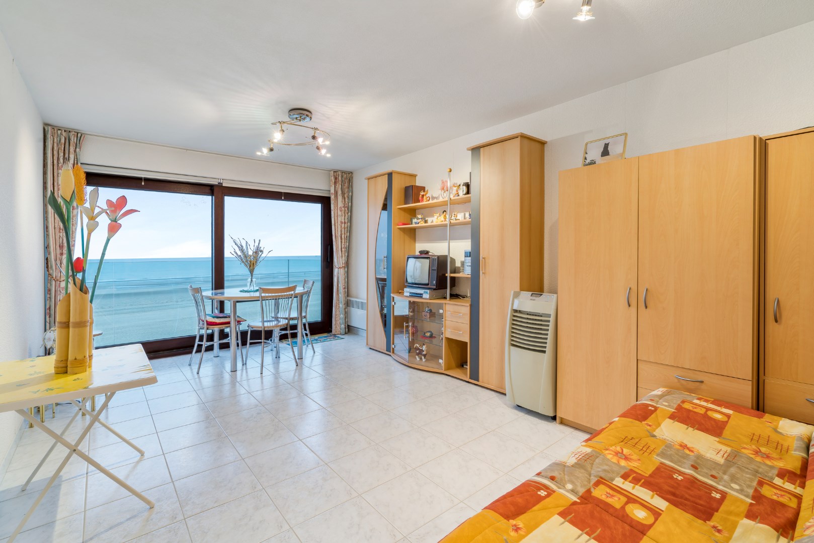 STUDIO MET FRONTAAL ZEEZICHT EN TERRAS 