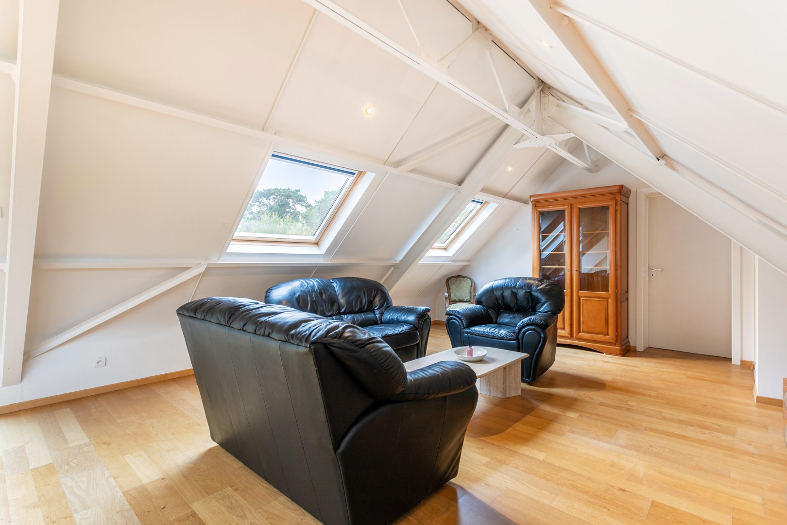 Uniek gelegen 1-slpk-appartement met ruim terras en garage in het Kluisbos 