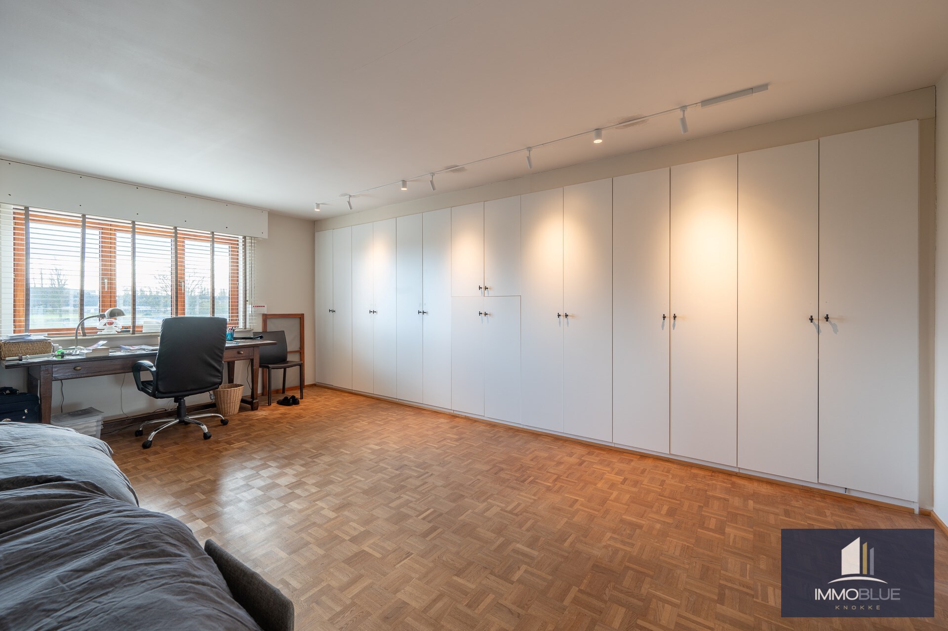 Charmante hoeve met volledig ingericht atelier gelegen op een perceel van ongeveer 5.500 m². 