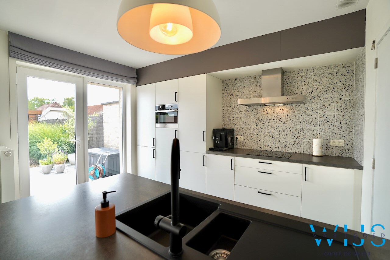 INSTAPKLAAR woonhuis met ZUIDgerichte tuin te Boekhoute ! 