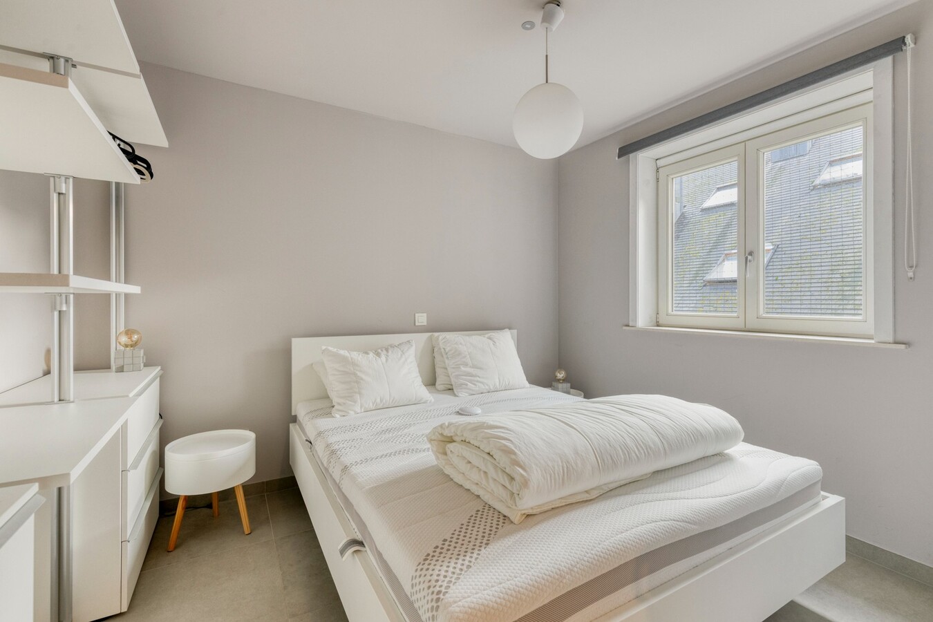 Appartement à la déco moderne situé au 5e étage, rue Ankerweg, à La Panne : un point de départ idéal pour profiter pleinement de la vie au bord de la mer. 