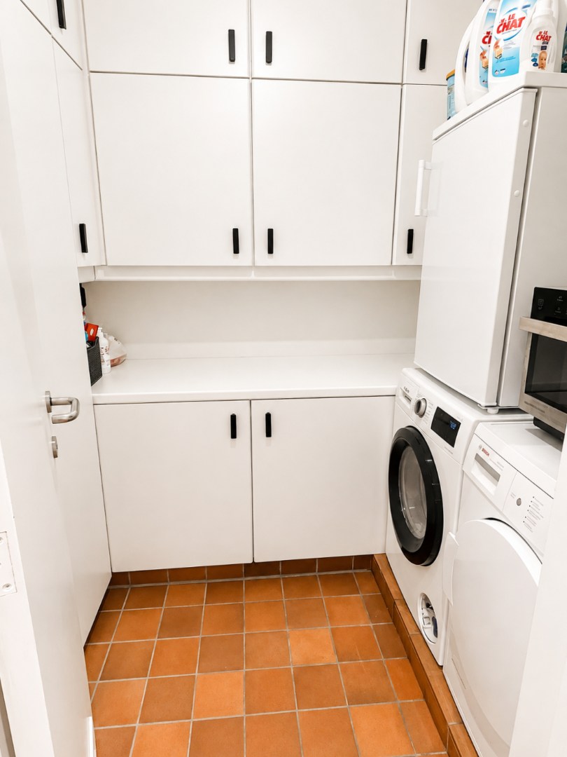 Gerenoveerde halfopen bebouwing met 4 slaapkamers, bureau, tuin en garage in Brasschaat 