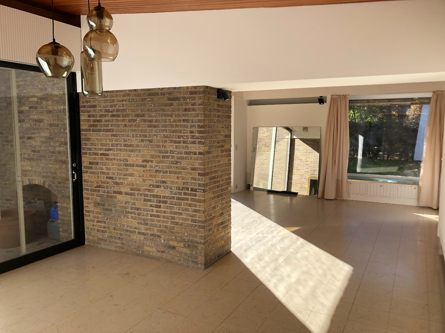 Vernieuwde ruime gezinswoning 